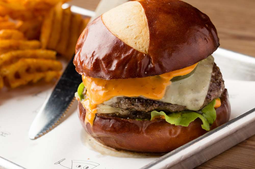 Burger Restaurants In Brooklyn Nyc For The Best Hamburger Burger Quest Thrillist