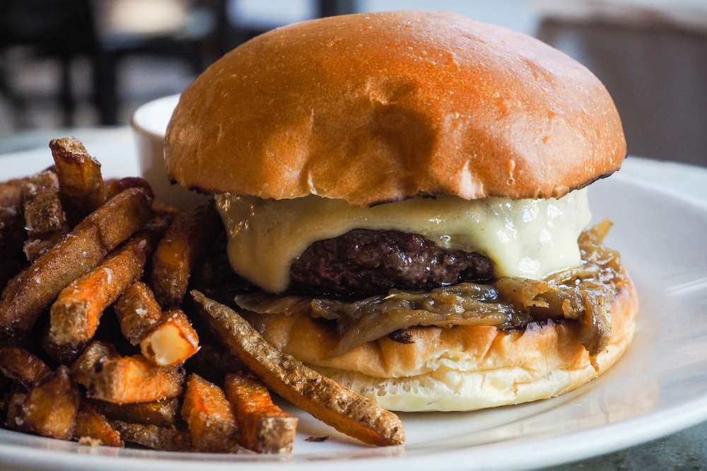 Burger Restaurants In Brooklyn Nyc For The Best Hamburger Burger Quest Thrillist