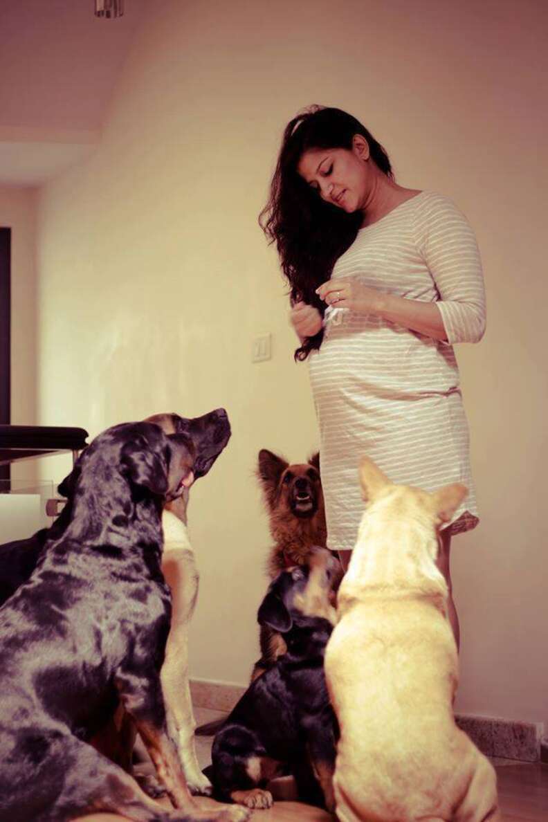 a woman get pregnant by a dog