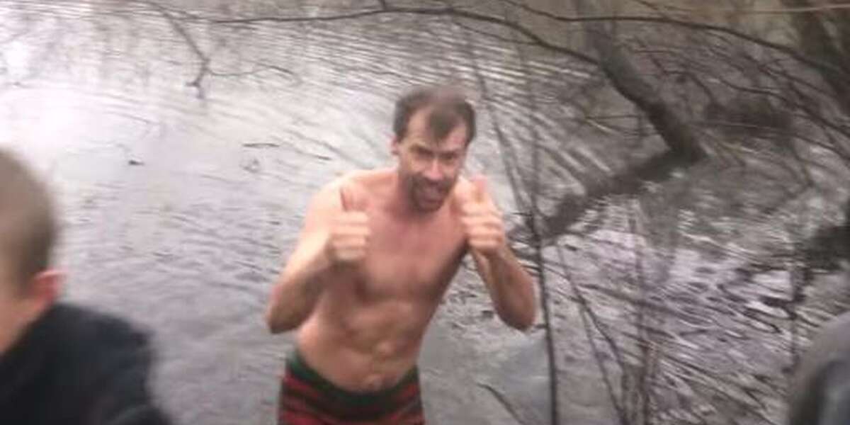 Man Rips Off Clothes, Jumps In Lake To Save Injured Duck - The Dodo