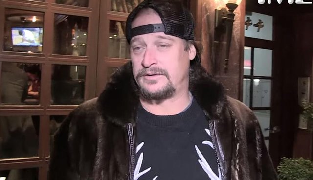 Kid Rock Is Back With A Reminder Of Why He S A World Class Loser