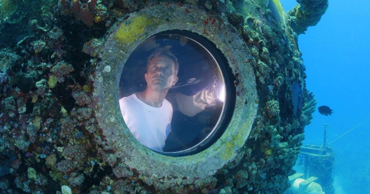 jacques cousteau underwater camera