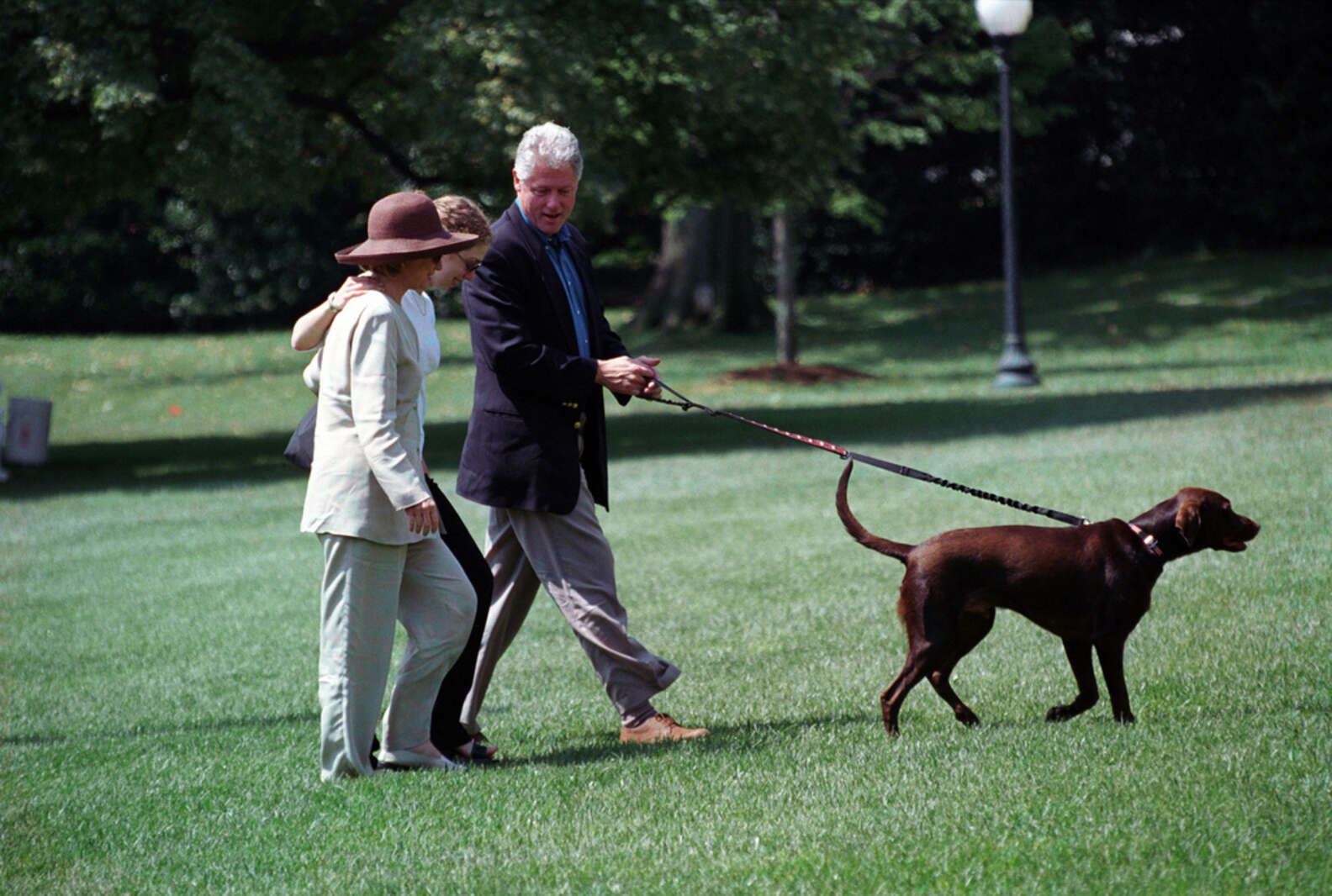 '90s Flashback: Hillary Clinton's Animal Friendships Caught On Camera ...