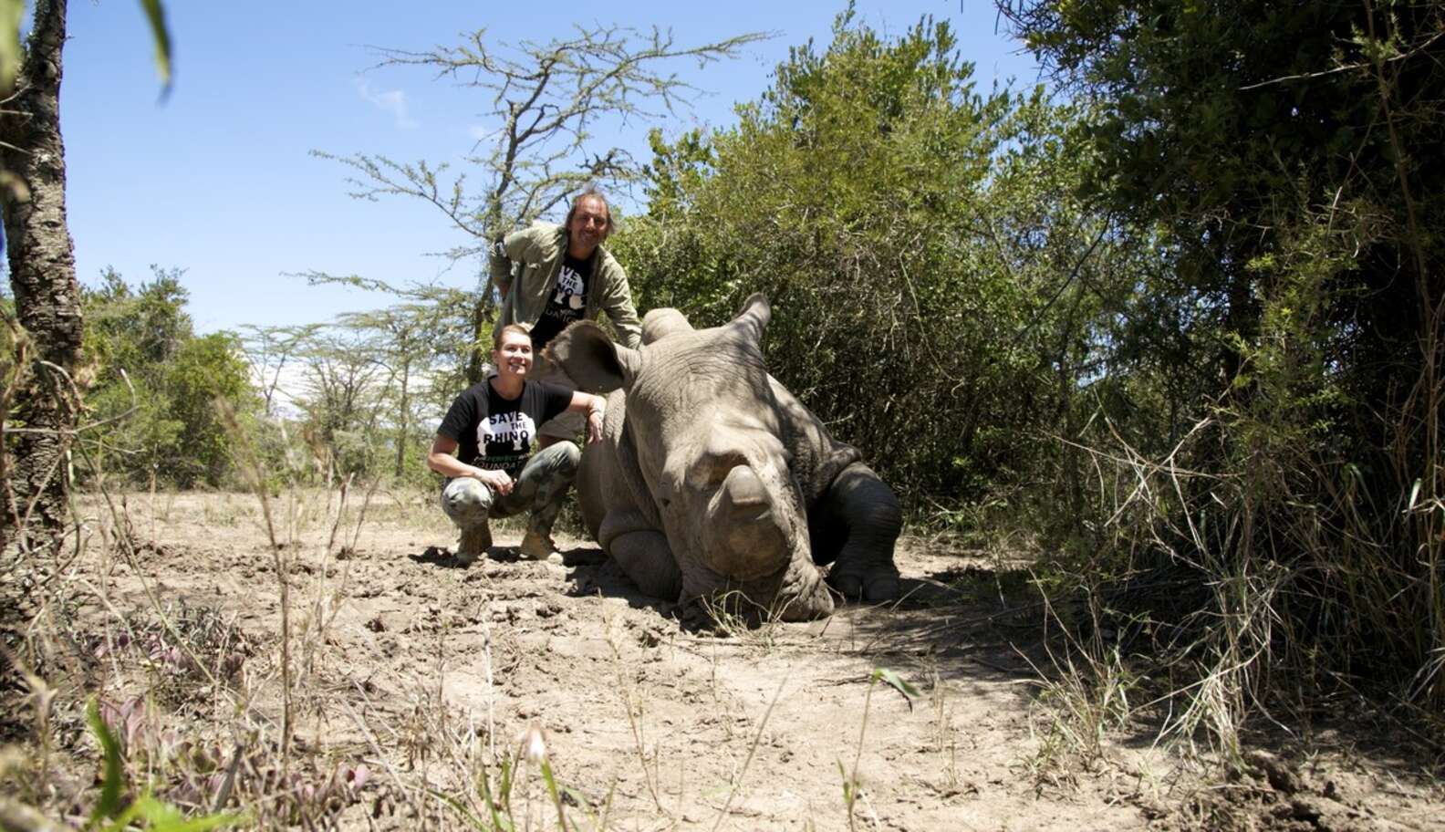 This Could Be The Last Picture Of The World's Rarest Rhino - The Dodo