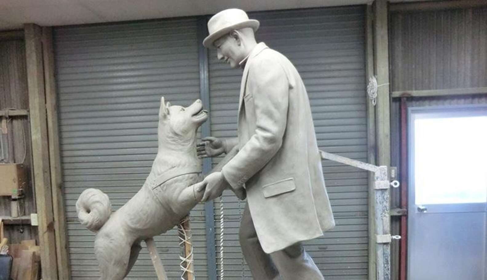 Статуи Хатико с хозяином