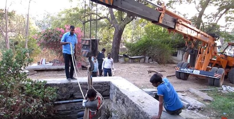 Dog Waits In Crumbling Well For Rescuers Brave Enough To Save Him - The ...