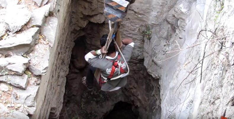 Dog Waits In Crumbling Well For Rescuers Brave Enough To Save Him - The ...