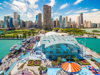 aerial view of the navy pier in chicago 