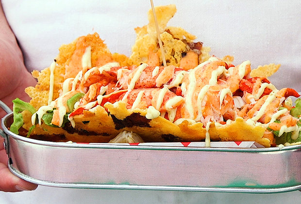 This Lobster Roll Swaps the Bun for a Bacon & Cheese Taco Shell