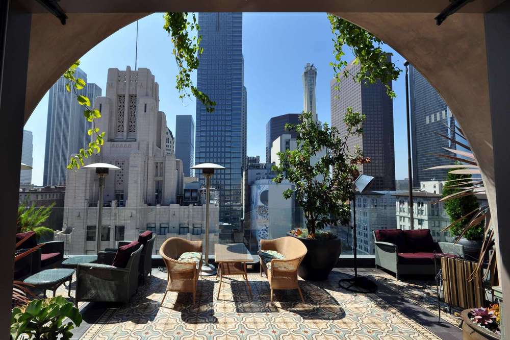 Best Rooftop Bars In Los Angeles Cool Places To Drink With A View Thrillist