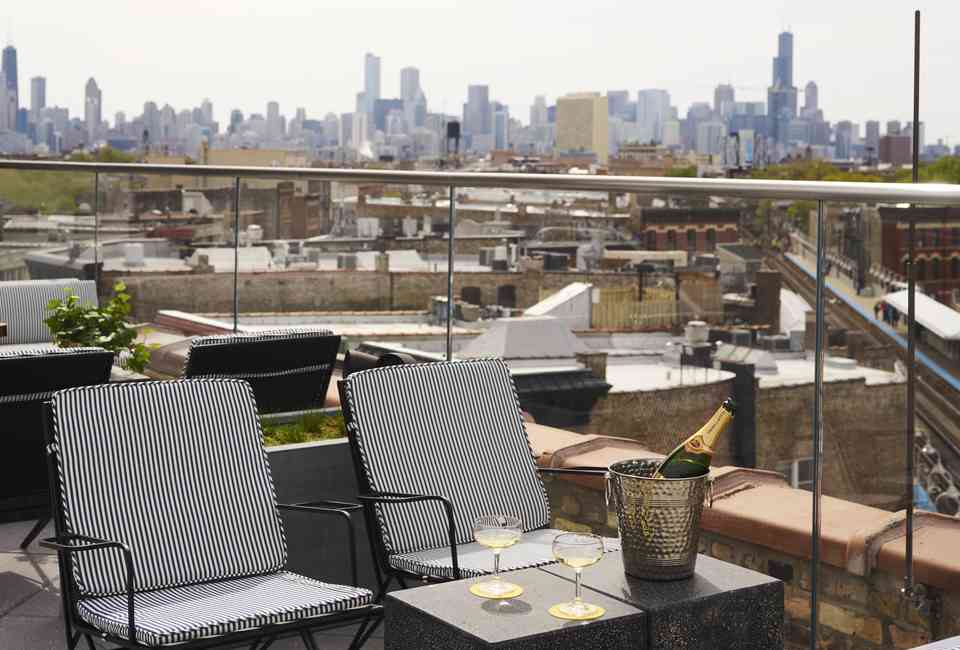 Best Rooftop Bars In Chicago Cool Places To Drink With A Good