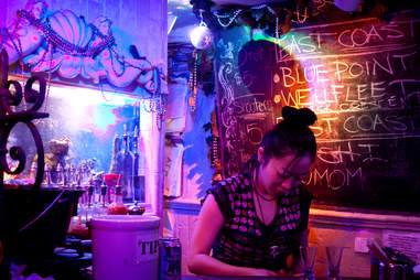 Most Important Nyc Bars A New York City Bar Bucket List Thrillist