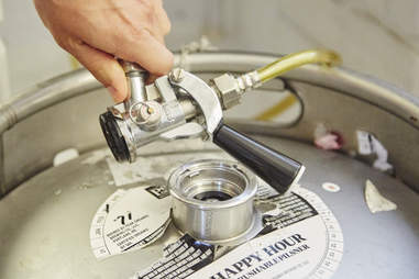 Tapping A Keg 101 How To Tap A Keg For Your Party Thrillist