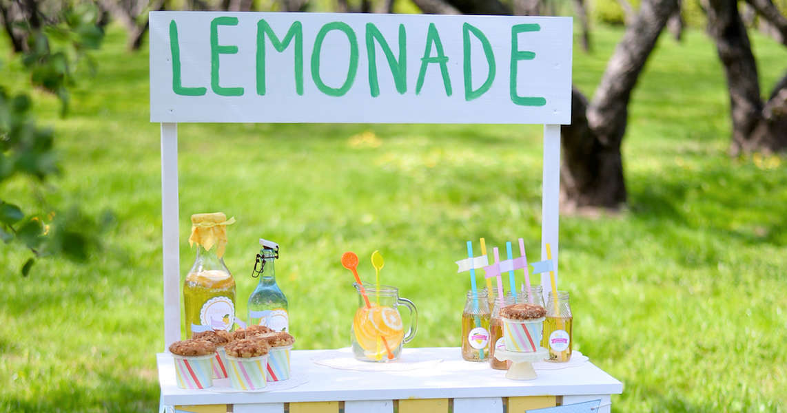 This Adult Lemonade Stand Sells Boozy Lemonade Popsicles - Thrillist