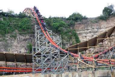 iron rattler rollercoaster