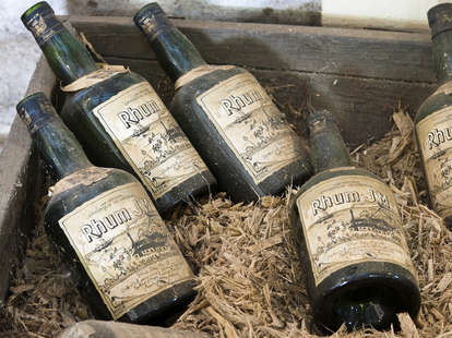 Rhum or Rum: What the Difference Is Between Rum and Rhum - Thrillist