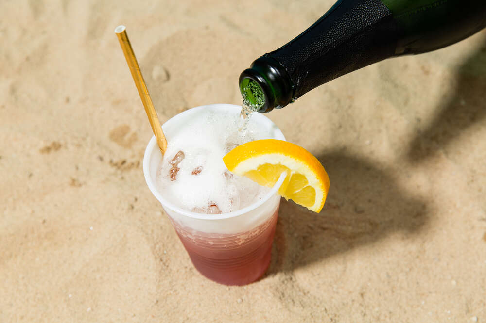 Recipe Guide to Cocktails and Mixed Drinks to Enjoy at the Beach