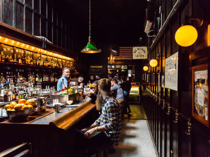 Most Important Nyc Bars A New York City Bar Bucket List Thrillist