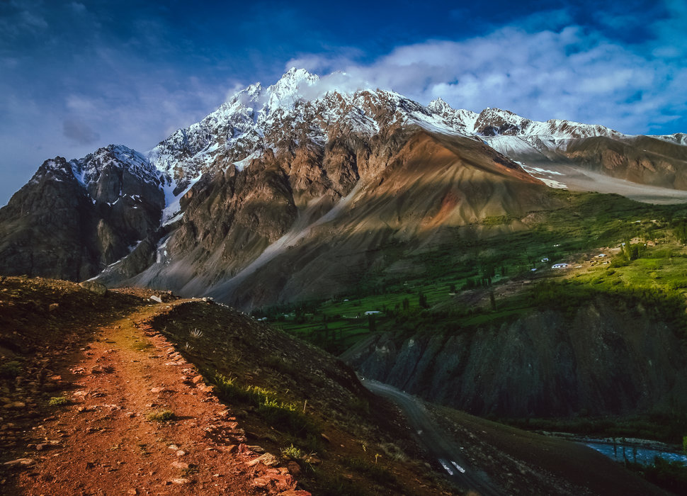 
MOUNTAINS IN THE KARAKORUM