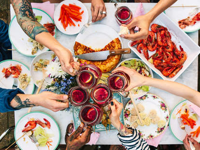 HOW TO THROW 8 TYPES OF SUMMER DINNER PARTY...THAT AREN'T BBQ - THRILLIST