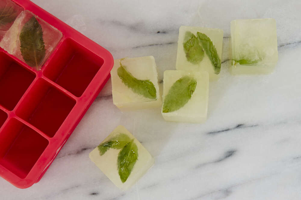 ManMade Guide: Step Up Your Summer Drinks with Grown-Up Flavored Ice Cubes  - ManMadeDIY