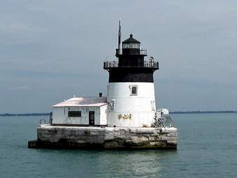 detroit river light