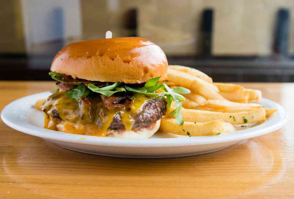 Best Burgers In Los Angeles To Try Right Now Thrillist