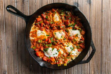 cast iron shakshuka