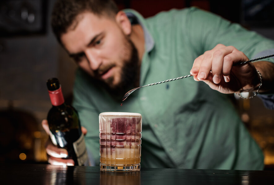 How to Order a Drink at a Bar: What You Can and Can’t Do - Thrillist