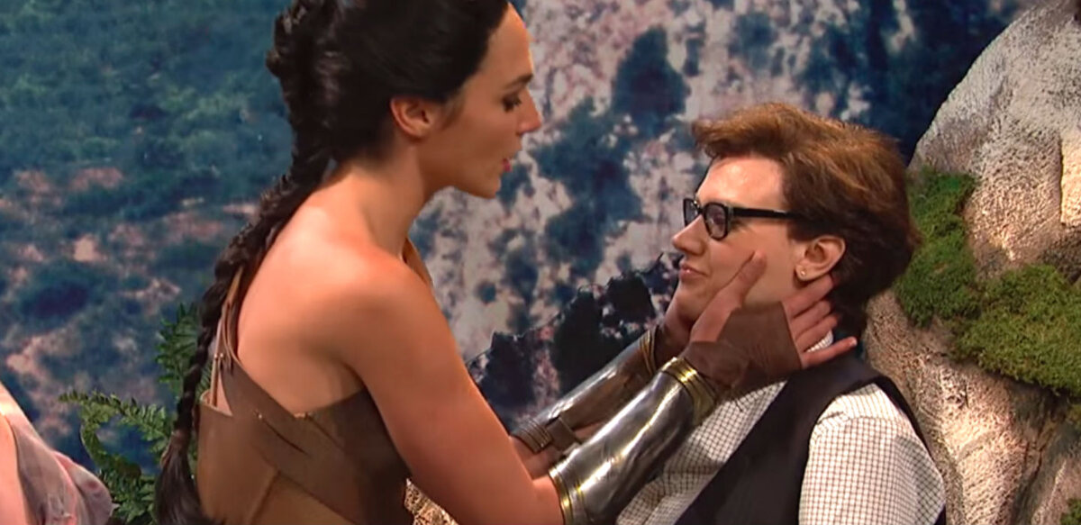 Wonder Woman SNL Sketch: Gal Gadot Plants Big Kiss on Kate McKinnon -  Thrillist