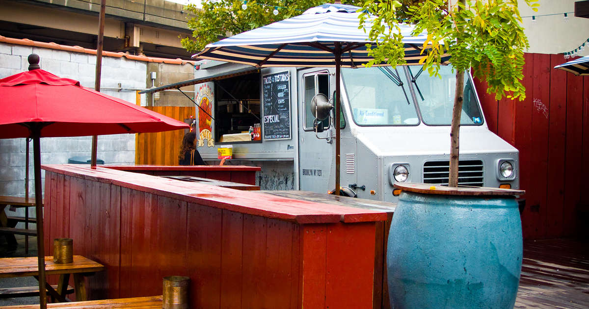 The 5 Best Bars with Food Trucks in Brooklyn Thrillist
