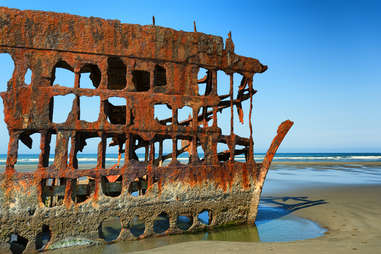 Remains of the Peter Iredale ship