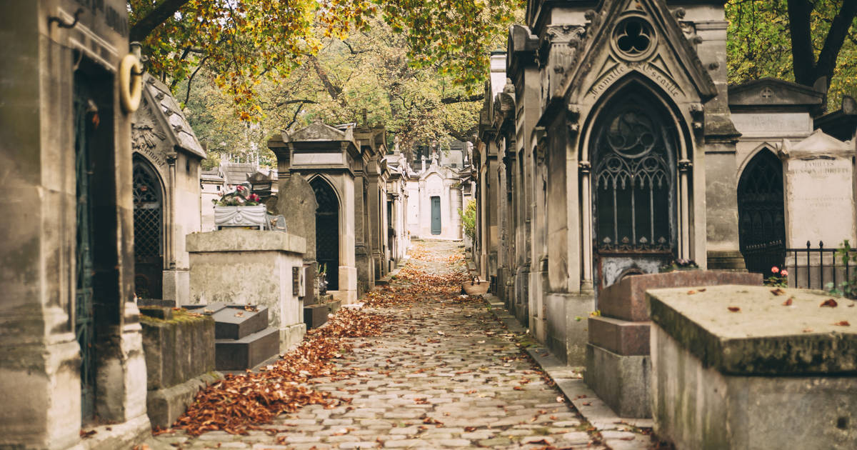 Be a tombstone tourist at Highgate Cemetery - The Boston Globe