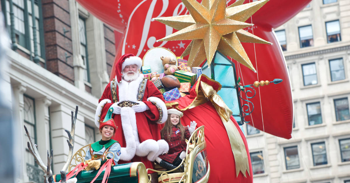 Delta Airlines Macy Day Float 2022 Singing Christmas Tree Macy's Thanksgiving Day Parade 2017 Lineup: Every Performer And Float -  Thrillist