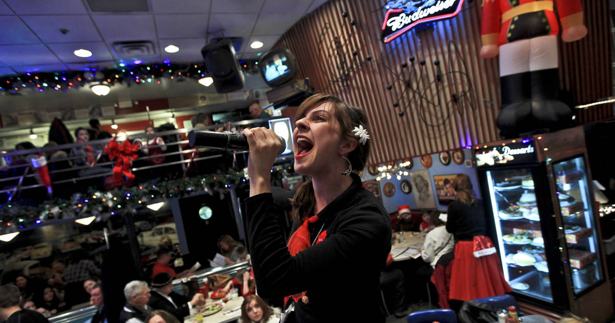Inside Ellen's Stardust Diner: Singing Waiters & Broadway - Thrillist