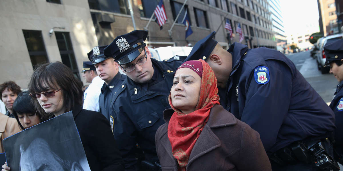 5 Steps Of What To Do If An Immigration Officer Knocks On Your Door 