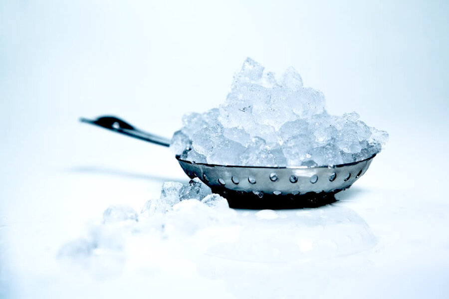 Break the Ice: Flavored Ice Cubes to Change Up Your Cocktails