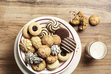 National Cookie Day 2017 Free Cookies From Insomnia Cinnabon More Thrillist