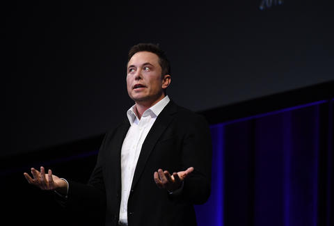 Elon Musk Accidentally Tweeted His Phone Number - Thrillist