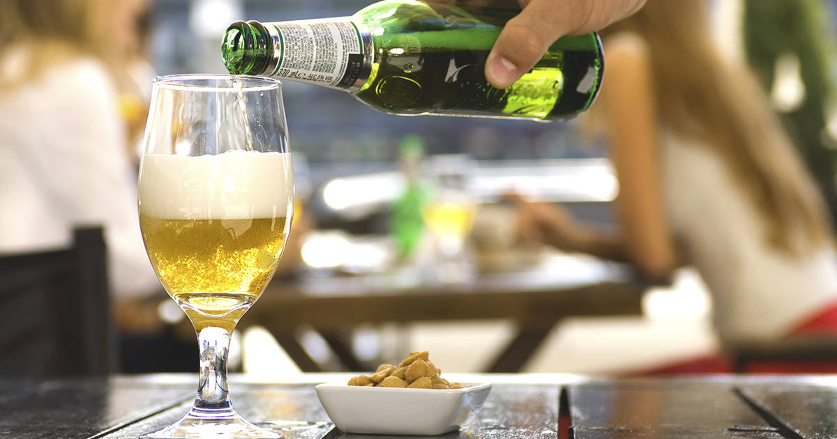 Why You Should Always Be Pouring Your Beer And Wine Into A Glass