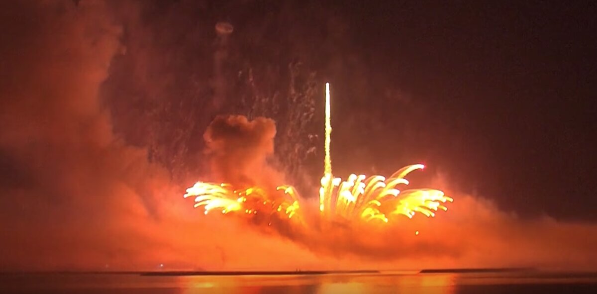 World's Largest Firework Explosion on New Year's Eve - Thrillist