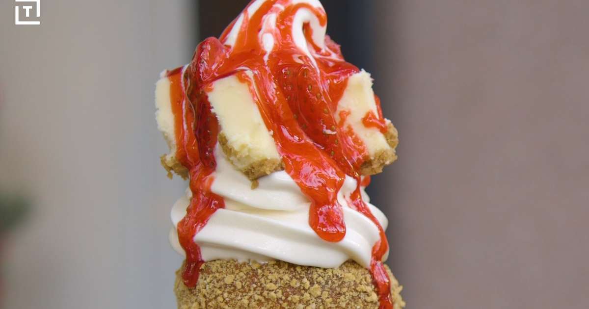 House of Chimney Cakes in Anaheim Serves Ice Cream Chimney Cake Cones