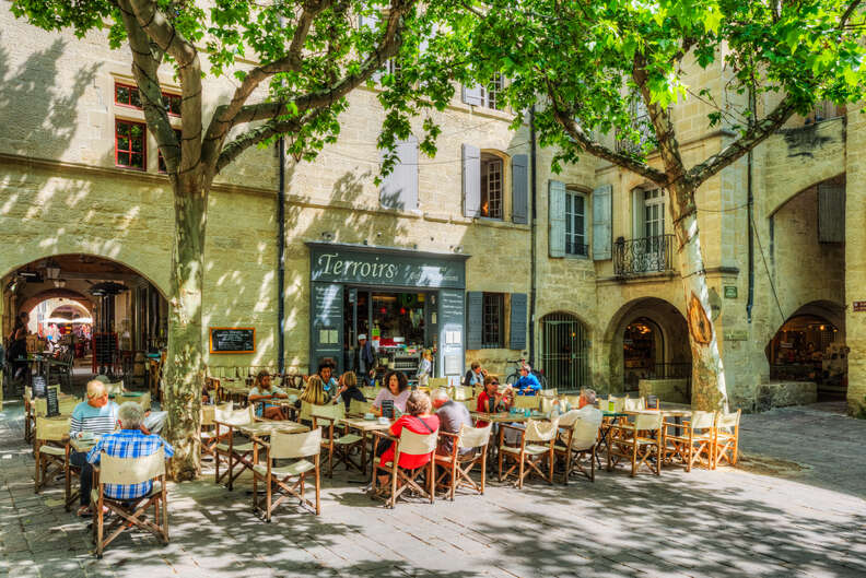 Uzes