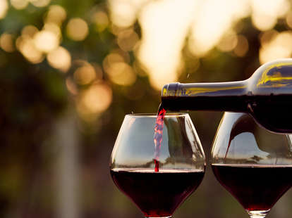 egetræ uanset stramt Red Wine Benefits: Is Red Wine Healthy? How to Find the Healthiest Wine -  Thrillist