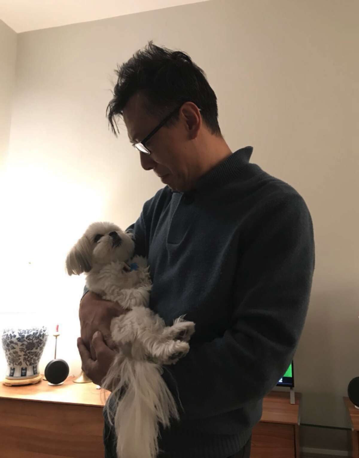 Dad Comforts Daughter's Dog While She's At College In The Best Way ...