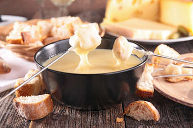fondue cheese dip bread dinner ideas valentines day 