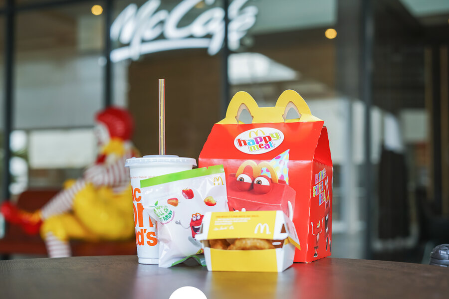 McDonald's Happy Meal Menu Removes Cheeseburgers for Healthier Options ...