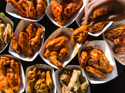 Premonition nogle få Krage Best Buffalo Wild Wing Sauces: Every Wing Flavor, Ranked by Wildness -  Thrillist