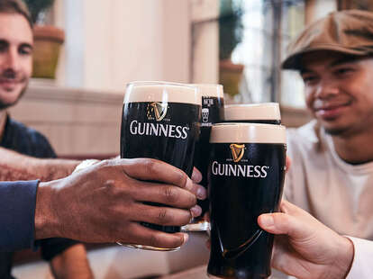 Beer Pint Glass - Guinness Draught - Lovely day For A Guinness - Turtle