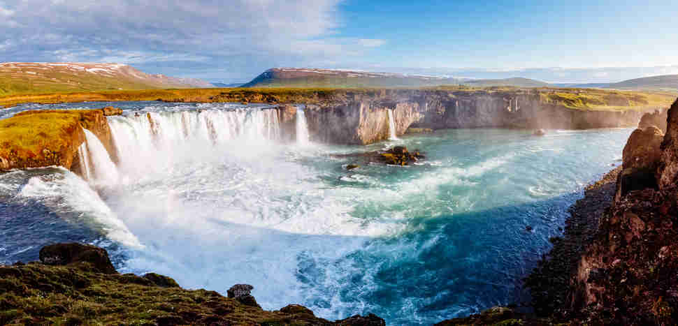 Best Natural Attractions in Iceland: Hot Springs, Waterfalls & More ...